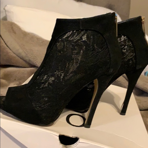 Women Heels - Picture 4 of 4